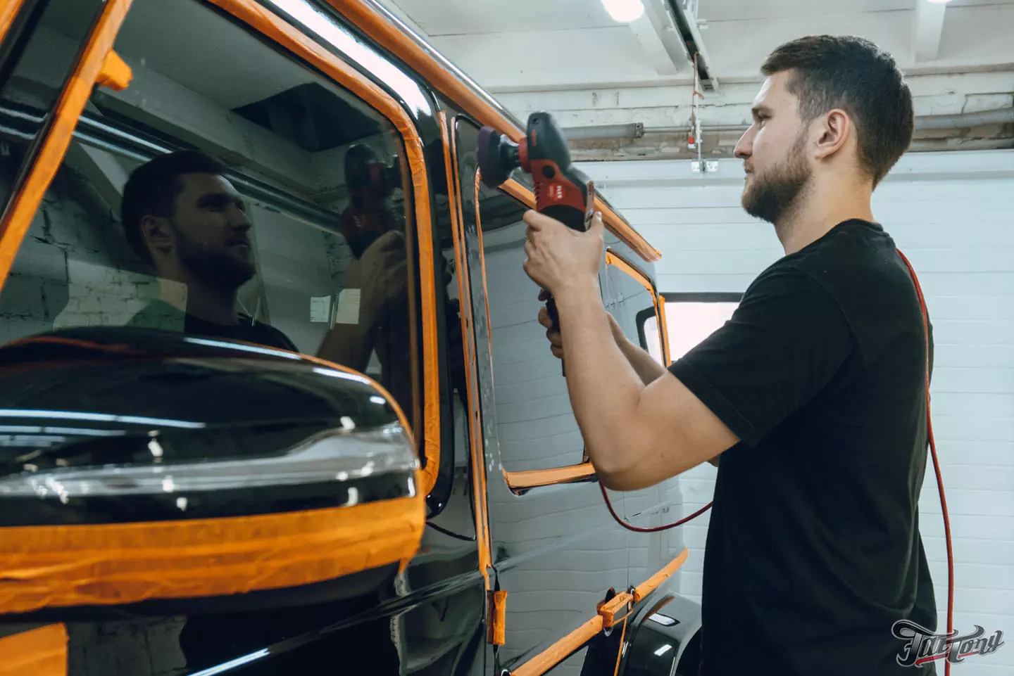 Побортная стереосистема с двумя усилителями на Mercedes G-class. Карбон в салоне. Полировка и керамика кузова, оклейка лобового стекла